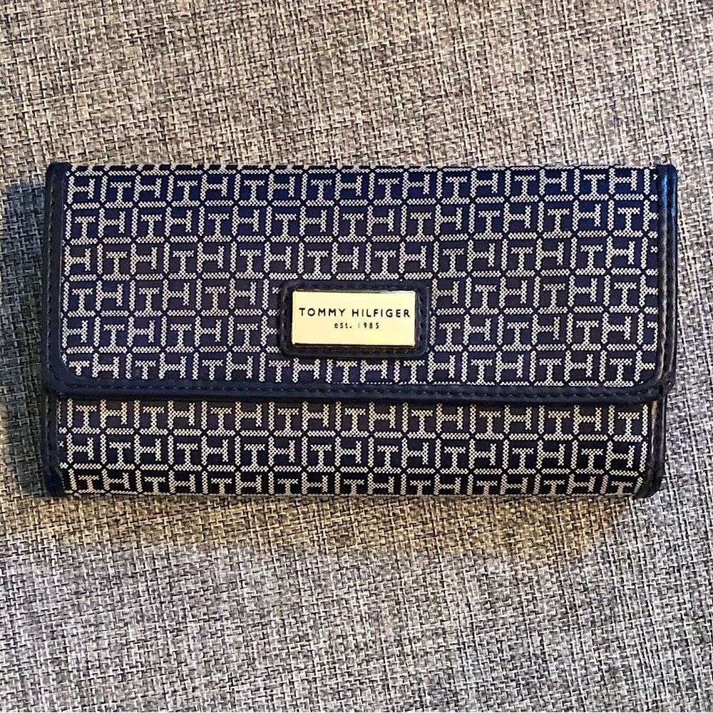 TOMMY HILFIGER Navy Blue Grey Trifold Wallet Credit Card Slots Extra Section